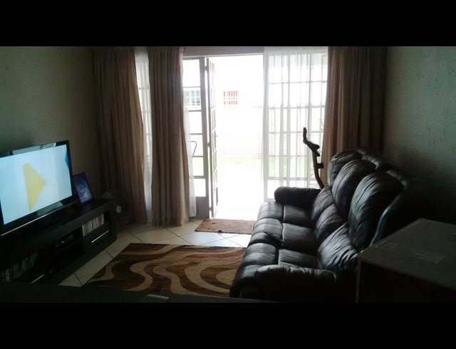 2 BEDROOM TOWNHOUSE TO LET IN WATERVAL EAST